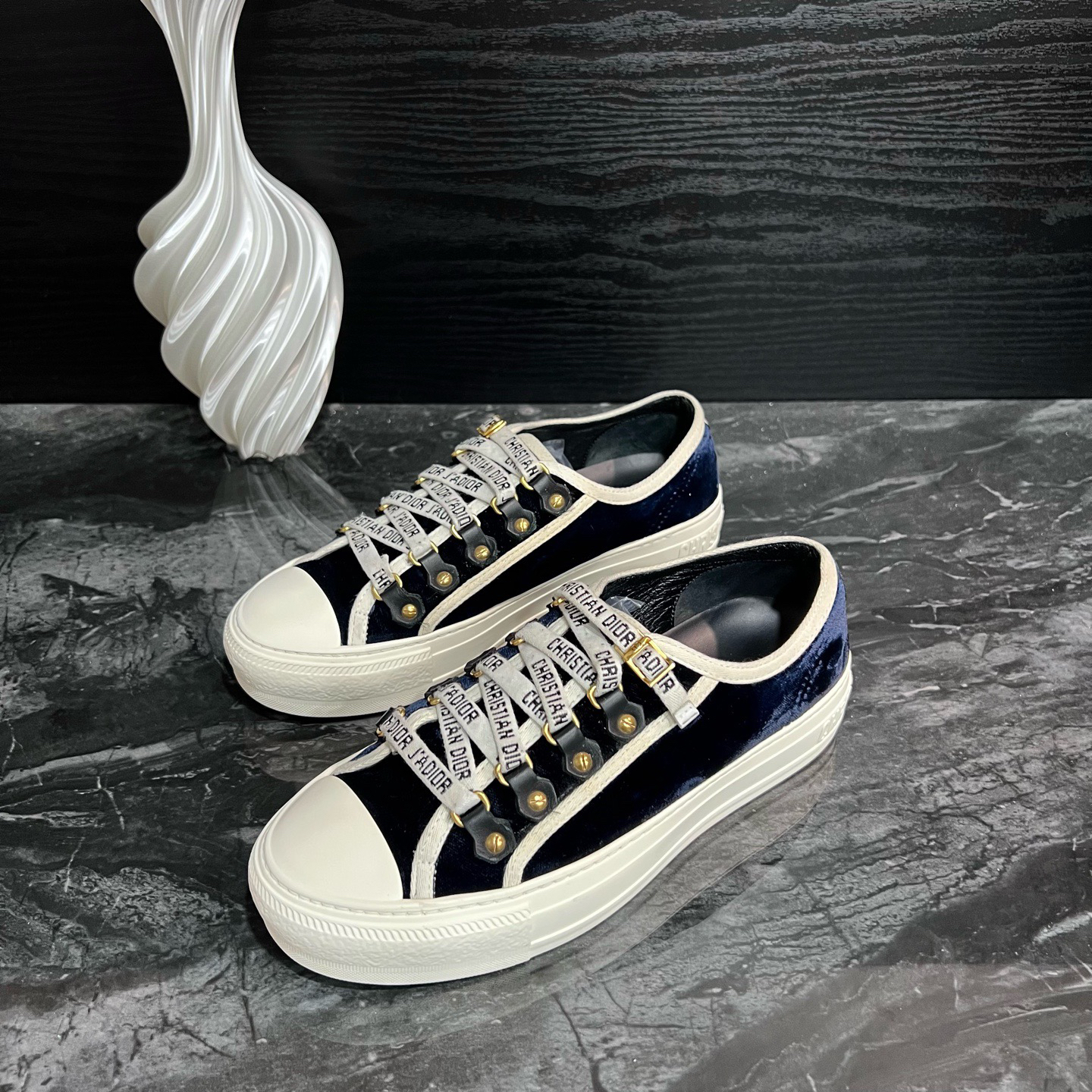 95新 DIOR/迪奥 2243/35码/蓝丝绒低帮板鞋
