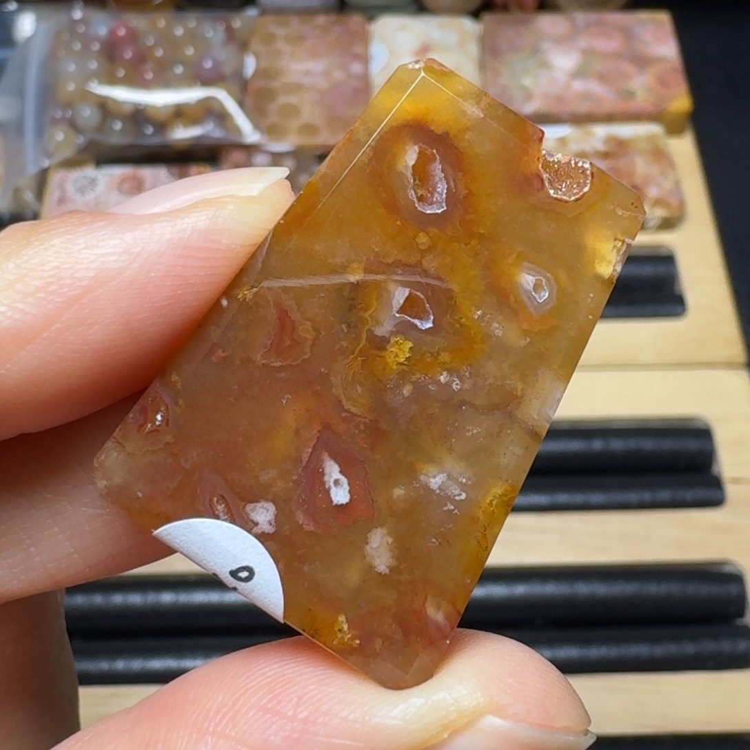 石英质玉张嘴接财未镶嵌