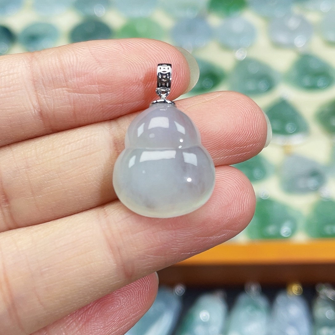 翡翠颈饰18K金镶嵌吊坠