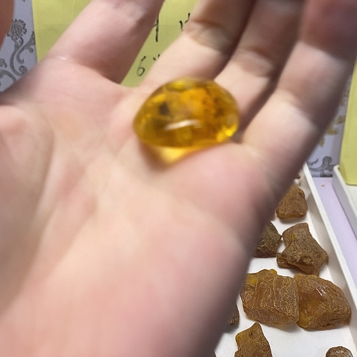 琥珀未镶嵌裸石琥珀