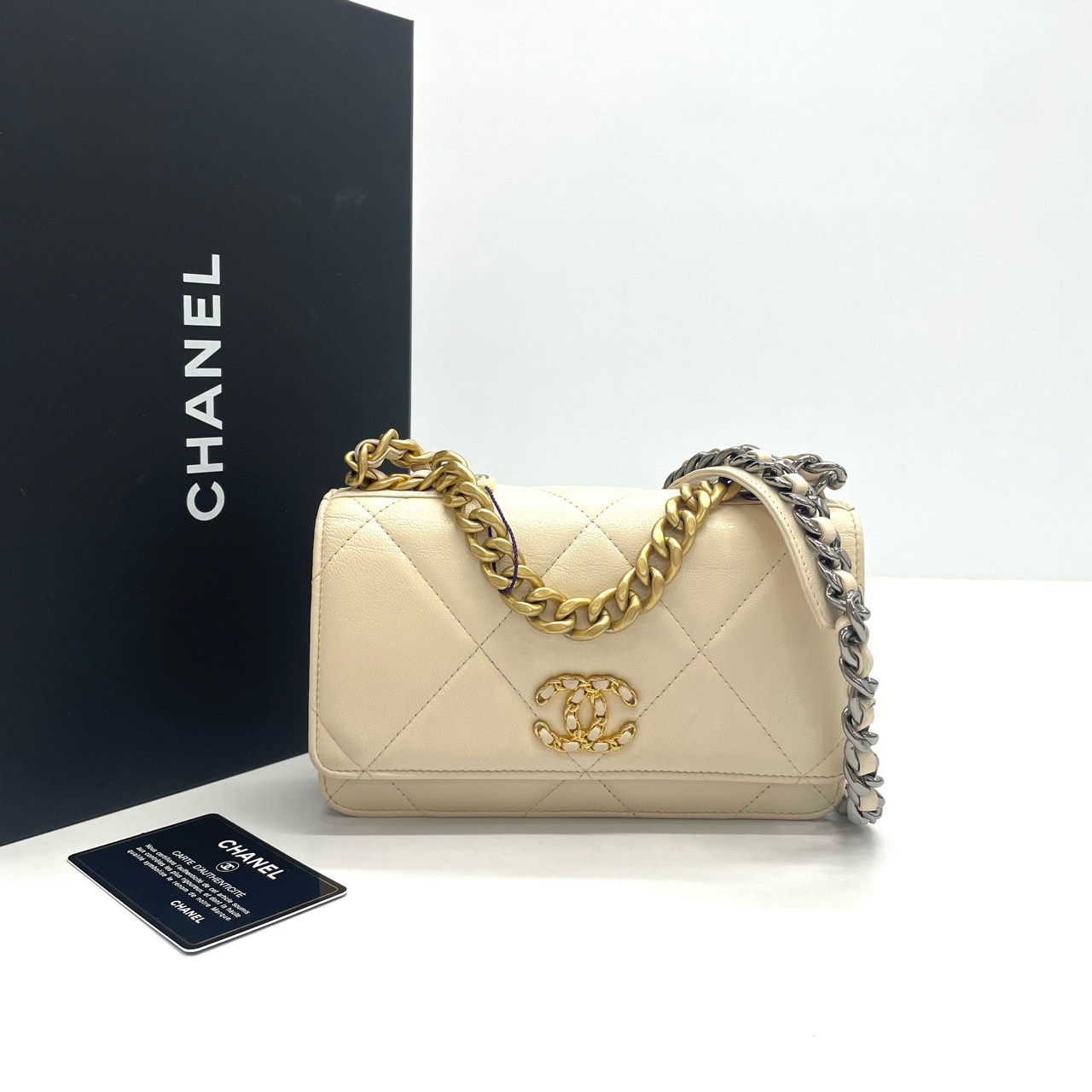 95新 Chanel/香奈儿 98新 19bag woc米色羊皮金扣单肩包 镭射29开