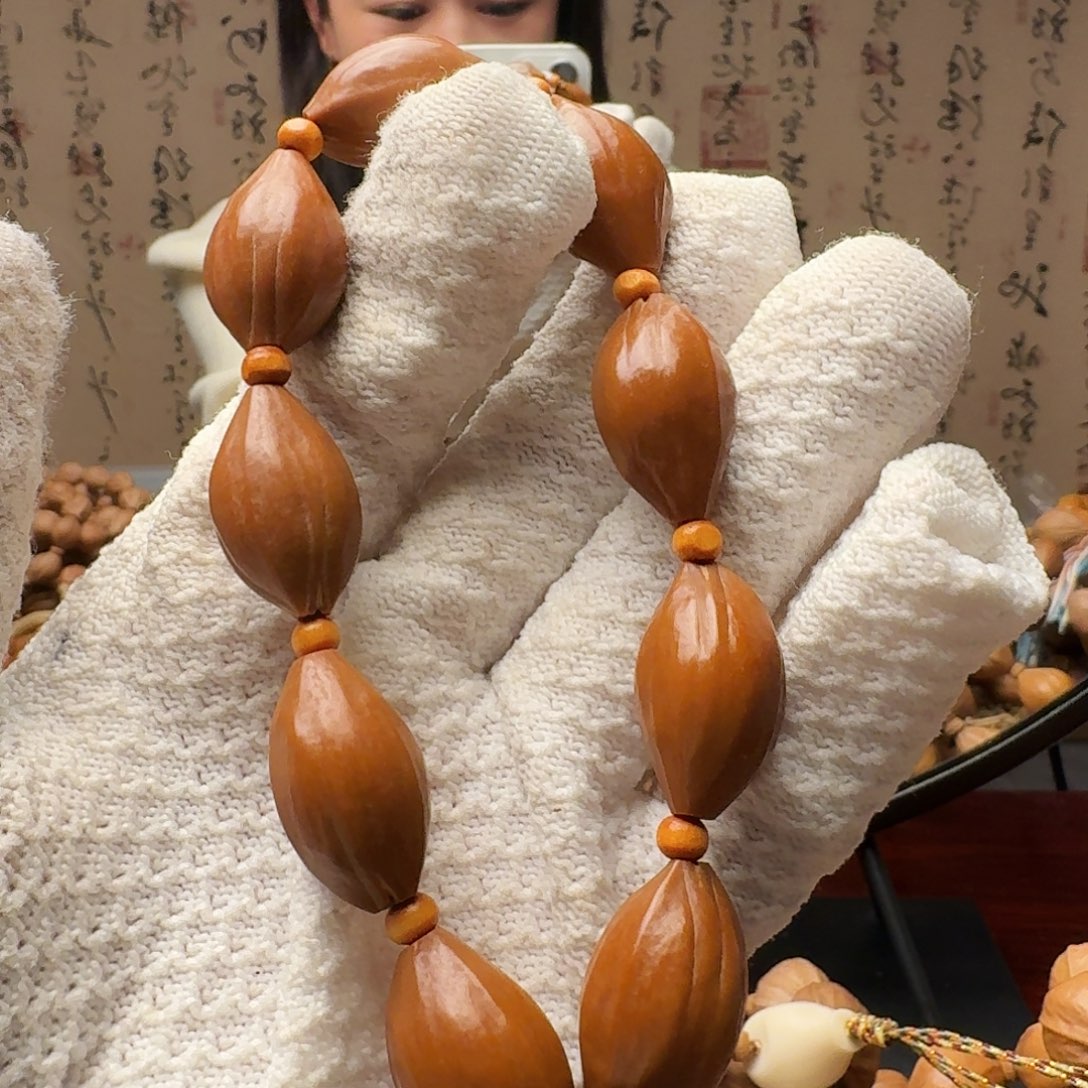 纽***约橄榄核把件老油核