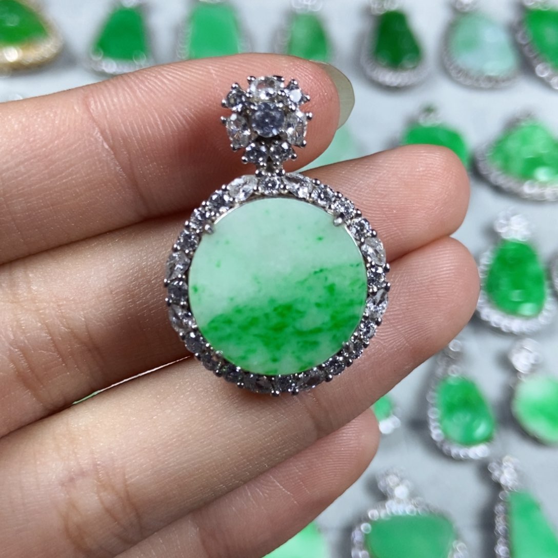 颈饰未镶嵌翡翠圆