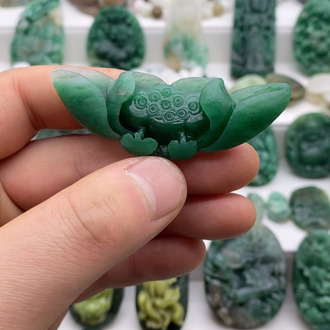 独山玉颈饰未镶嵌朔*