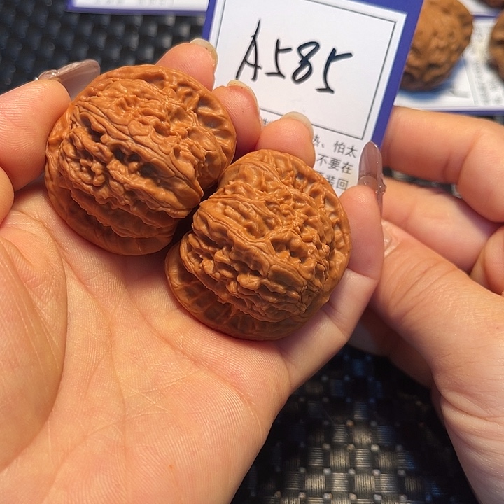 桃核把件43狮子A585