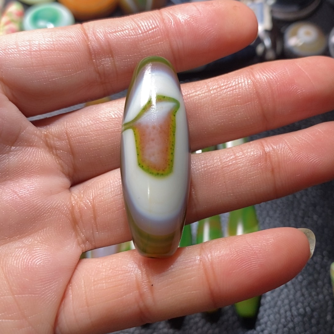 未镶嵌颈饰玛瑙/玉髓猫**石