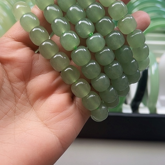 东陵石颈饰未镶嵌