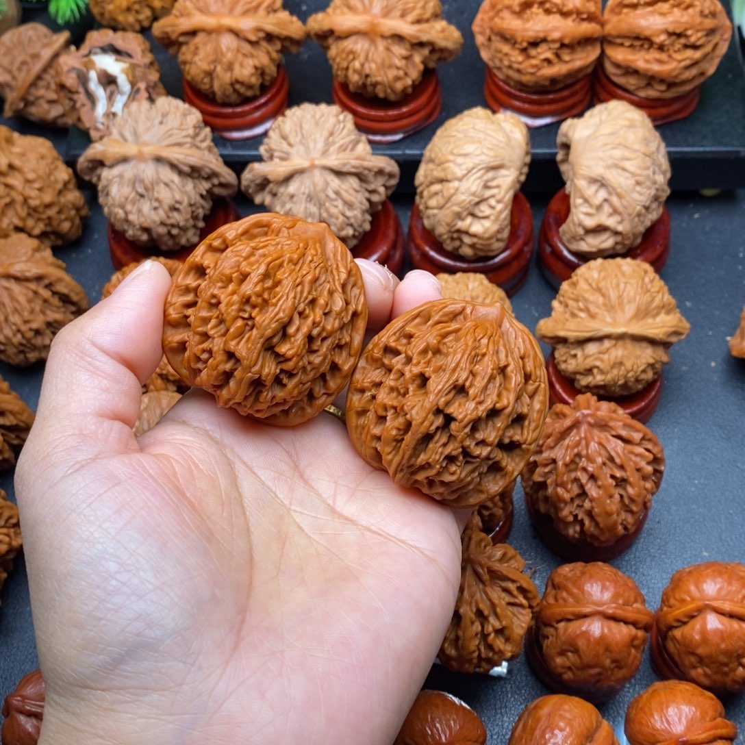 ￴***q文玩核桃把件虎头