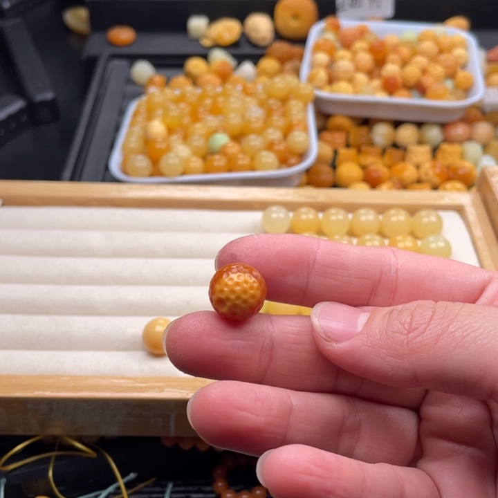 石英质玉（缅黄）颈饰未镶嵌闪**星