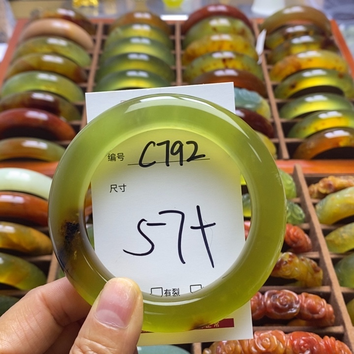 蛇纹石玉手镯未镶嵌