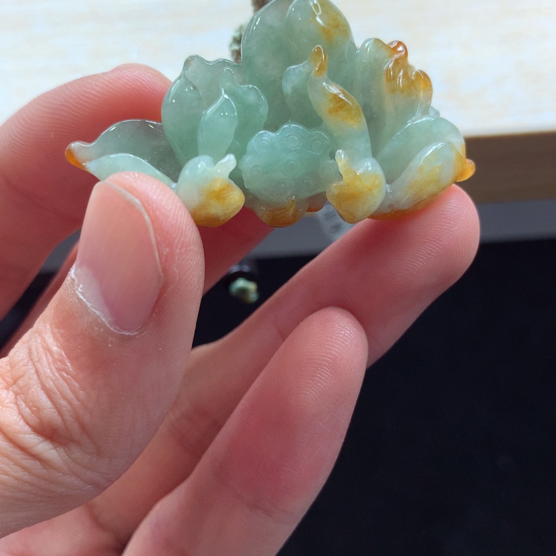 翡翠颈饰未镶嵌吊坠