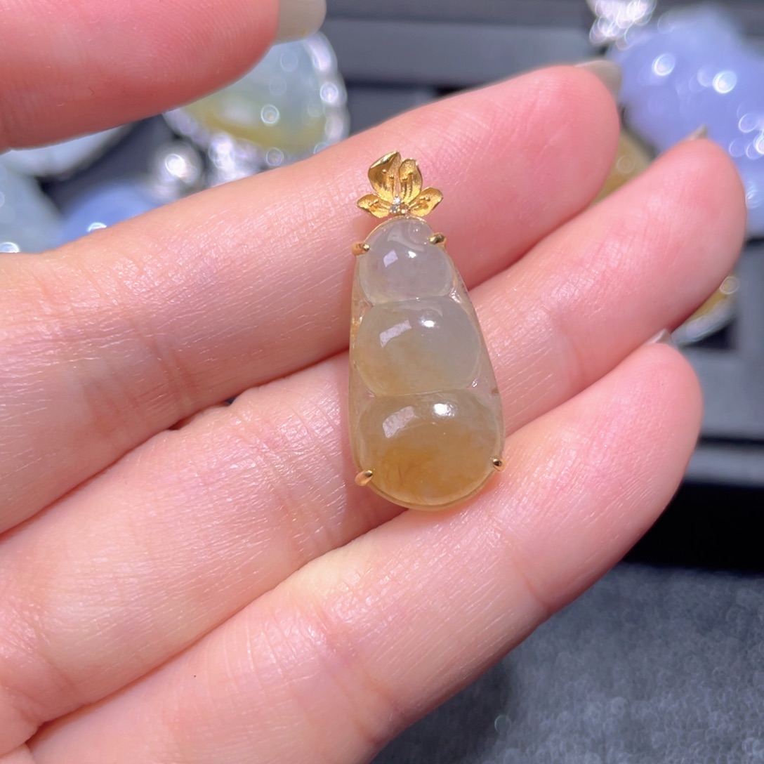 颈饰18K金镶嵌翡翠翡翠