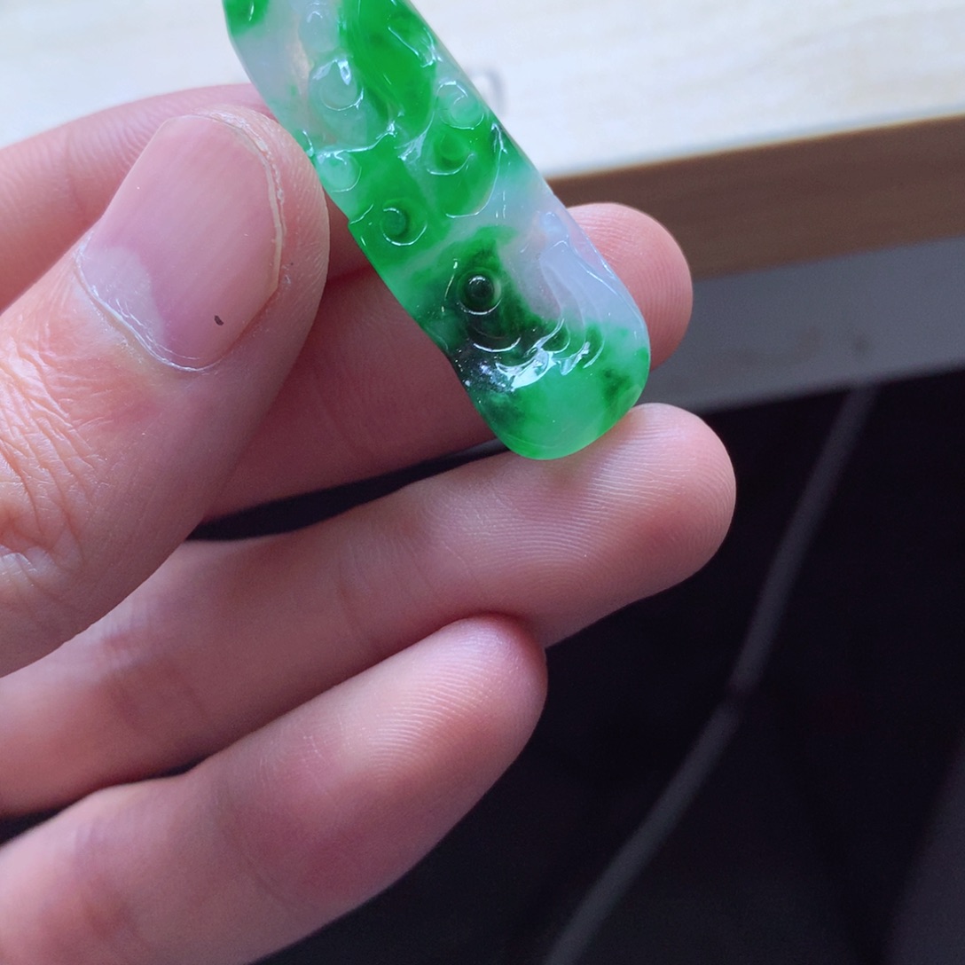 翡翠颈饰18K金镶嵌吊坠