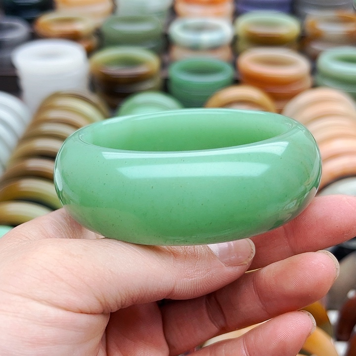 未镶嵌手镯（圆镯）石英质玉