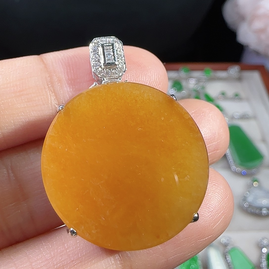 翡翠吊坠(不含链)18K金镶嵌