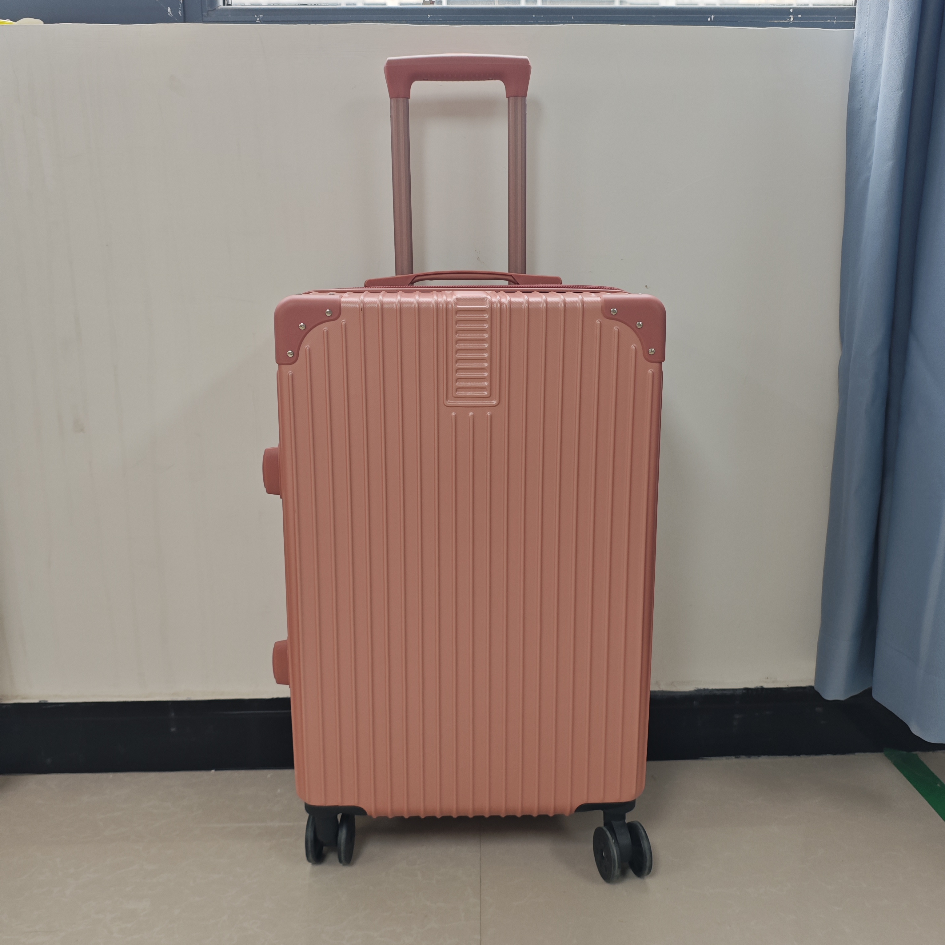 旅游收纳行李箱耐用