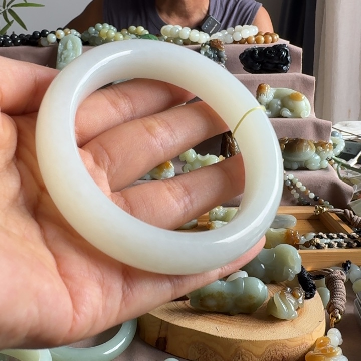 和田玉（糖玉）未镶嵌颈饰
