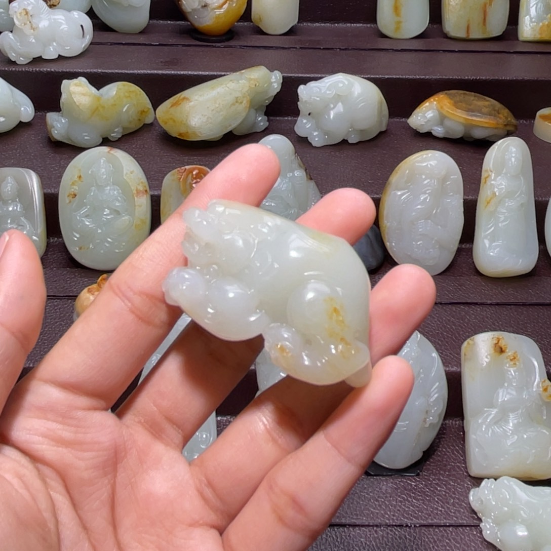 放***～和田玉未镶嵌颈饰