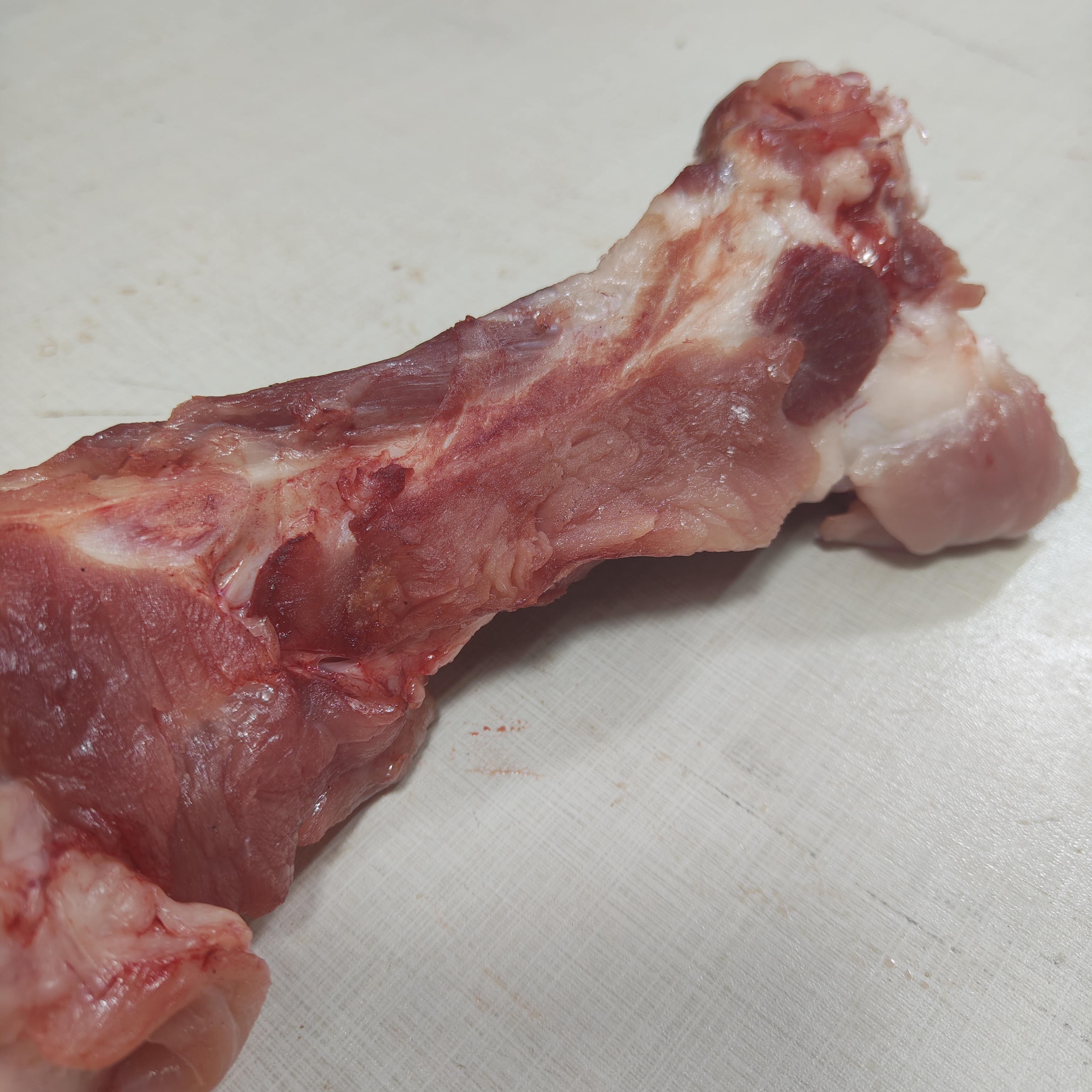 带肉筒子骨一个约两斤