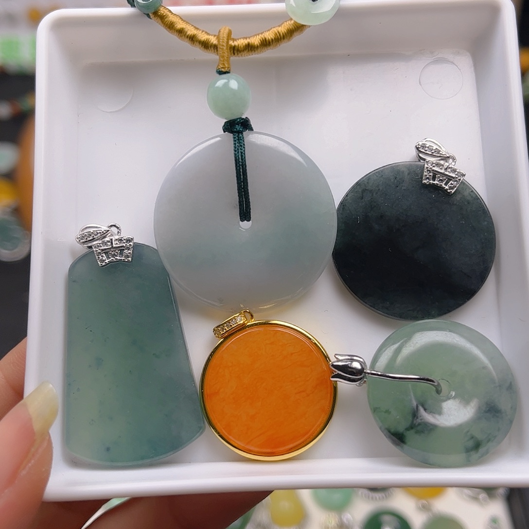 【闪购商品】翡翠颈饰未镶嵌H*R吊坠