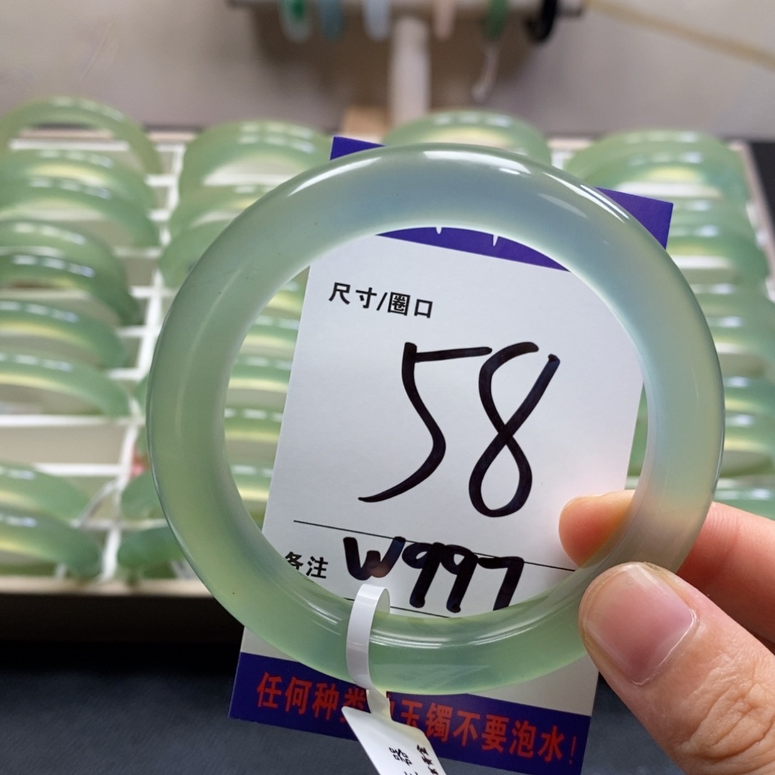 仙***娇蛇纹石玉未镶嵌手镯