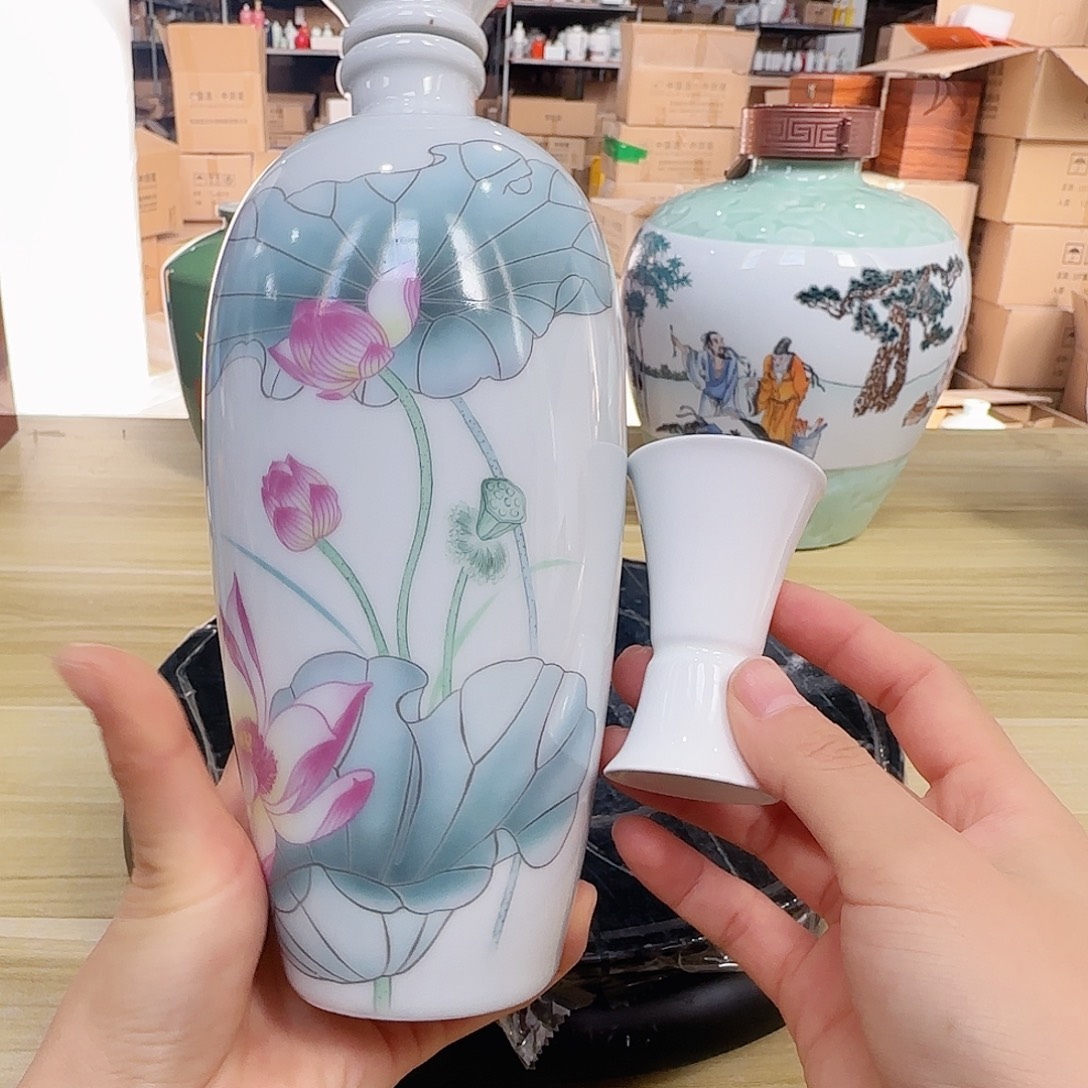 1斤装荷花酒瓶1个➕2个杯子，开播福利