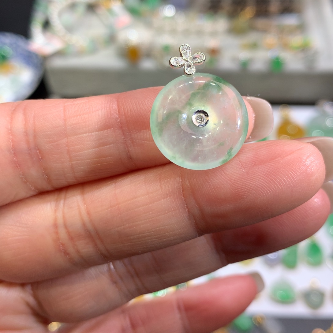 翡翠颈饰18K金镶嵌圆*儿