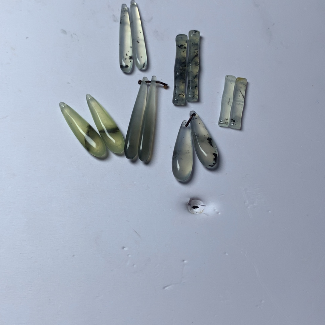 意***平蛇纹石玉未镶嵌耳坠随机发一对