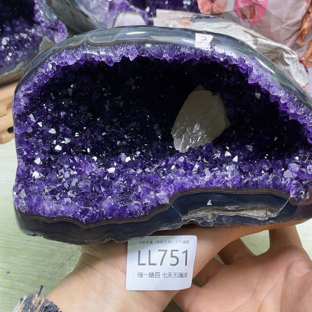 水晶摆件未镶嵌东**泠摆件