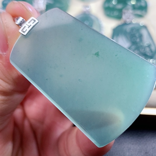 【闪购商品】翡翠颈饰18K金镶嵌天然翡翠