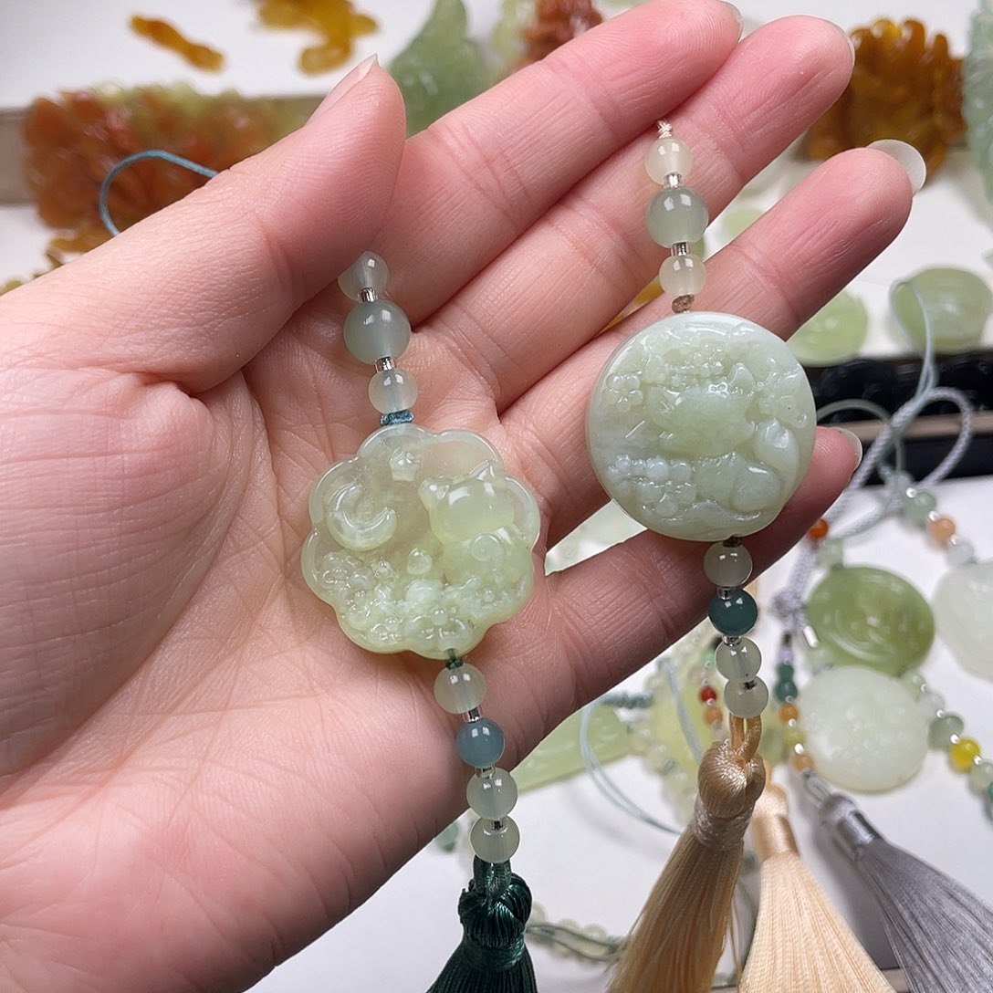 蛇纹石玉未镶嵌颈饰