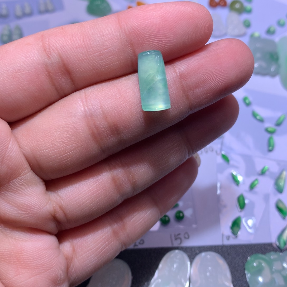 翡翠未镶嵌颈饰竹节