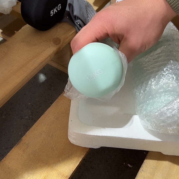 全新马卡龙浸塑1.5公斤哑铃一对