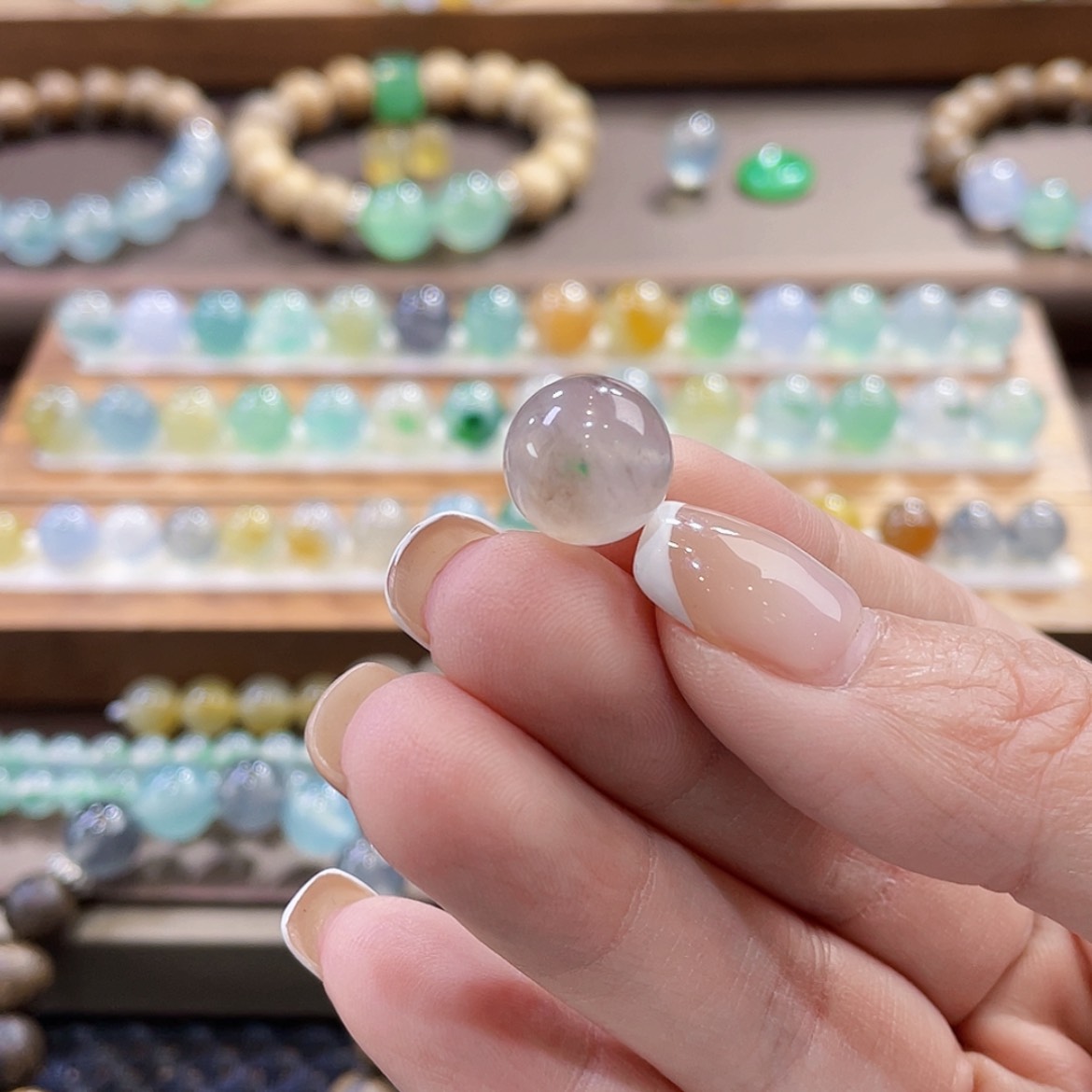 【闪购商品】翡翠未镶嵌颈饰粉咖飘绿