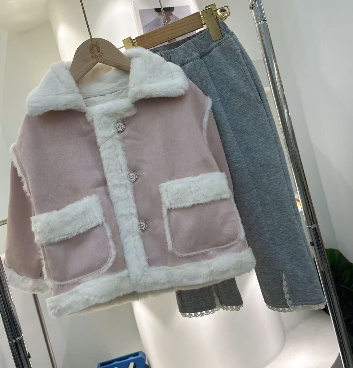 7S  2025冬季儿童女宝时尚拼接可爱毛毛外套  560210