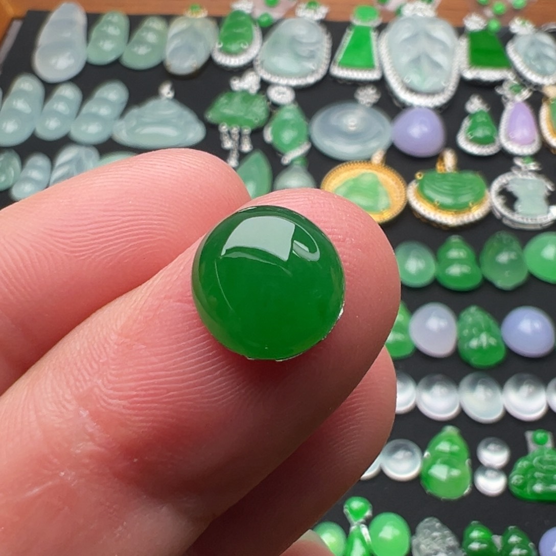 翡翠颈饰未镶嵌蛋面10.7