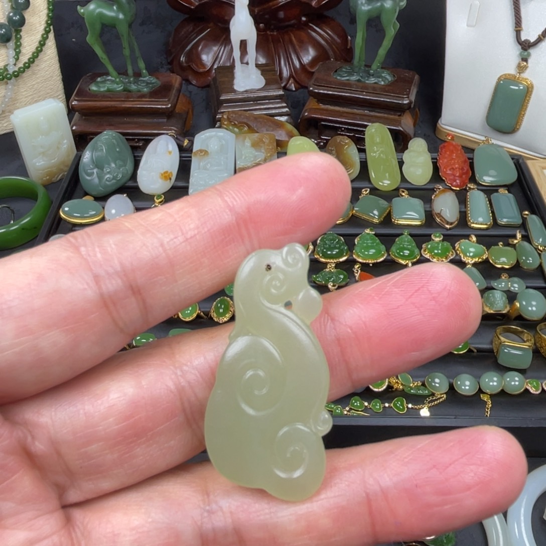 和田玉未镶嵌颈饰