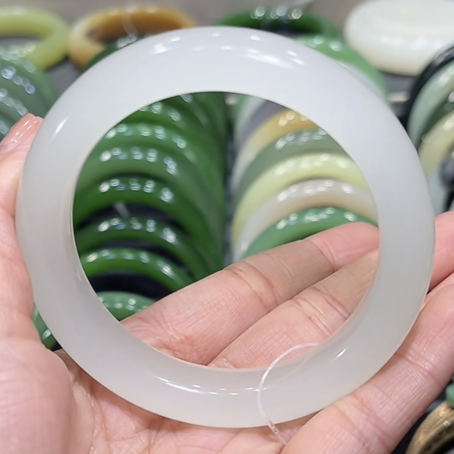 和田玉高冰起荧光白玉手镯55-56圈口