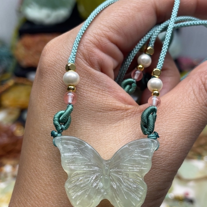 蛇纹石玉未镶嵌颈饰