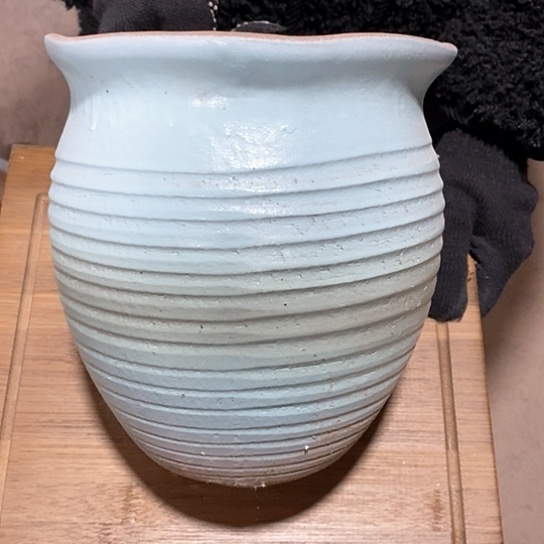 紫砂花盆口17高19，微瑕