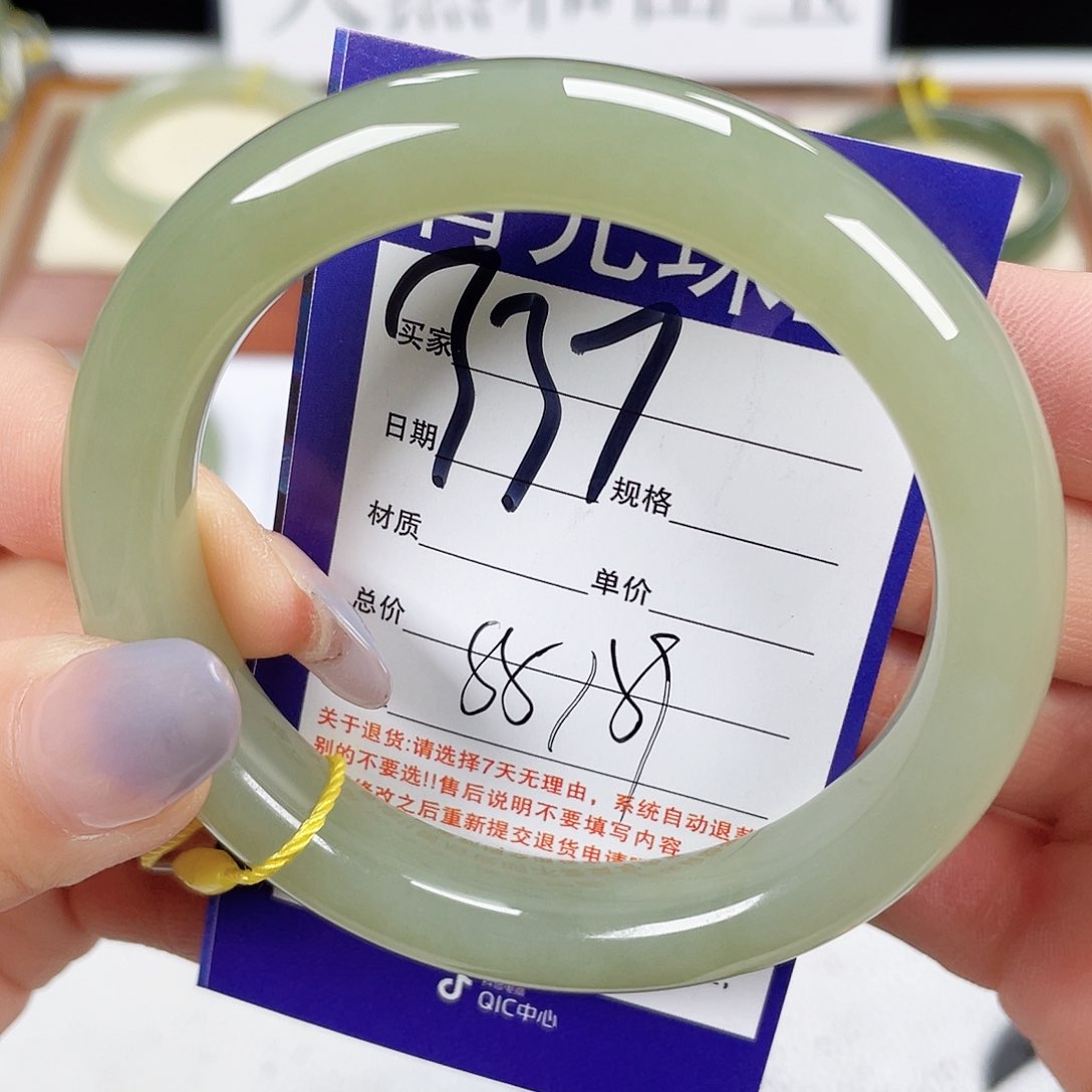 和田玉手镯未镶嵌