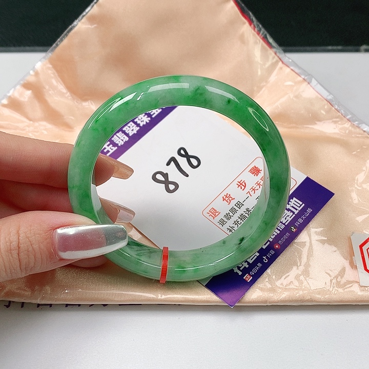 翡翠手镯未镶嵌翡翠手镯