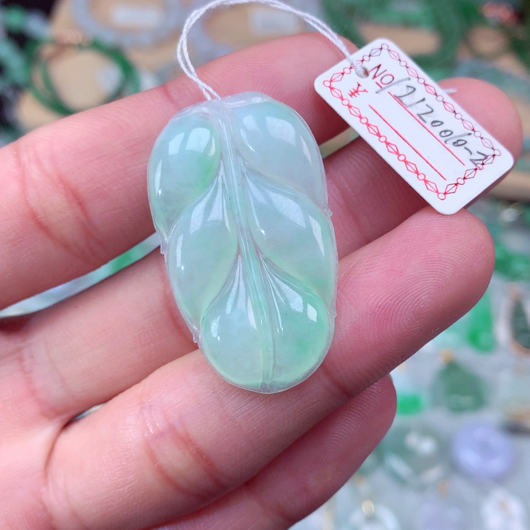 翡翠颈饰未镶嵌翡翠吊坠