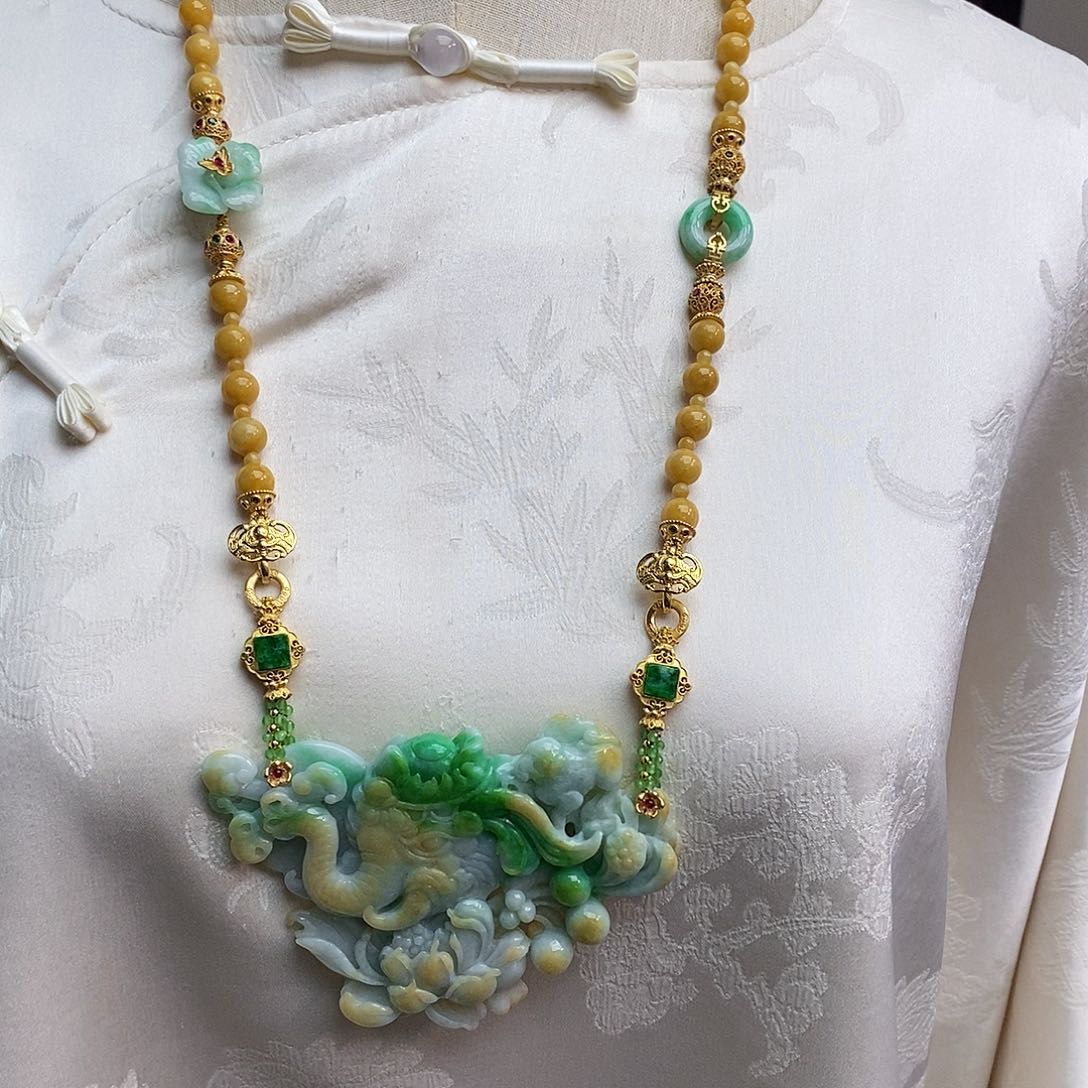 翡翠颈饰未镶嵌天然