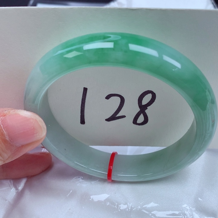 翡翠手镯未镶嵌翡翠