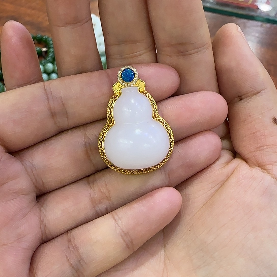 和田玉吊坠(不含链)18K金镶嵌