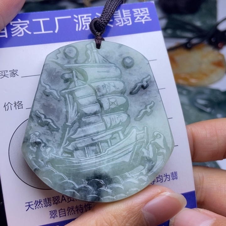 翡翠颈饰未镶嵌翡翠