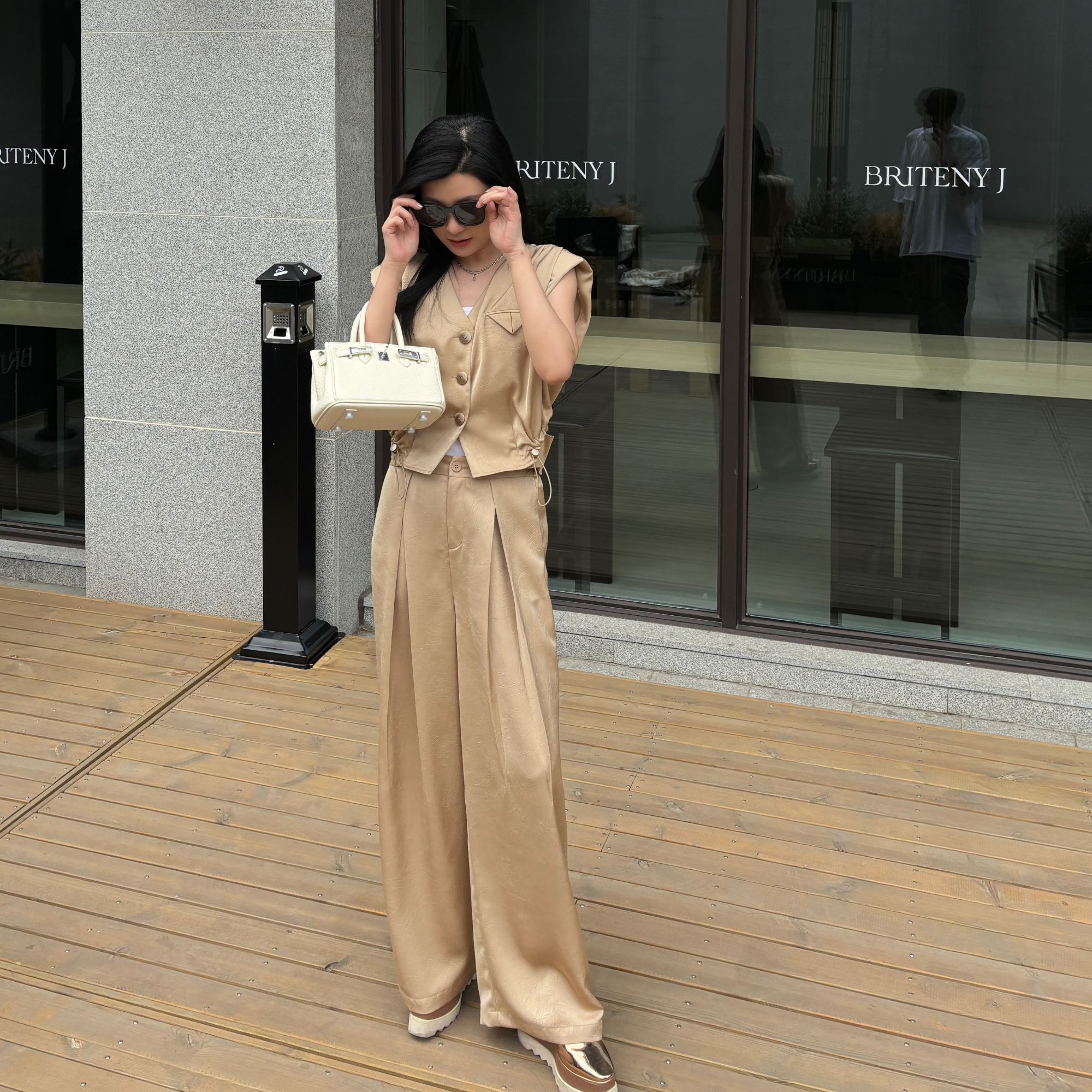 【艺文Even】夏季V领时尚显瘦气质轻奢优雅休闲设计款套装25198