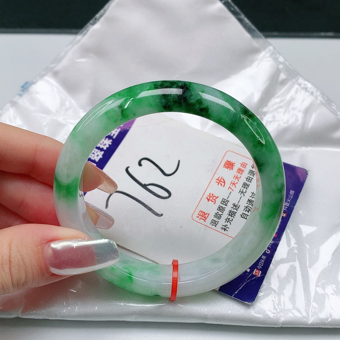 翡翠手镯未镶嵌翡翠手镯