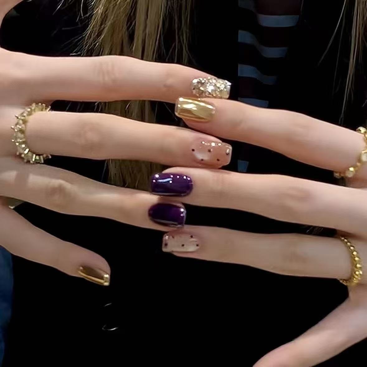 秋冬紫色显白爆闪高级感短款手工穿戴甲气质猫眼魔镜美甲贴片